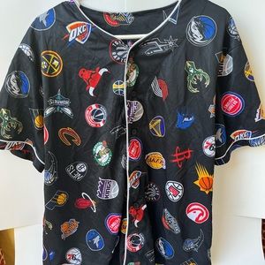 NBA Teams Black Button Up Shirt Mens XL All Over Print Team Short Sleeve
